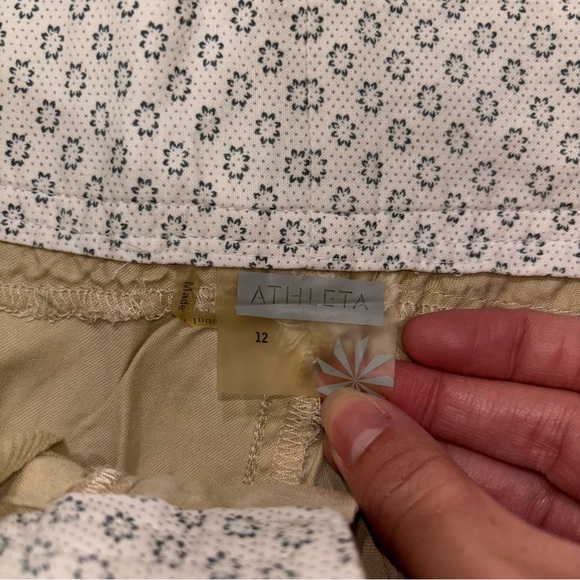 Athleta Women’s Khaki Cargo Shorts Sz 12 - Picture 3 of 4